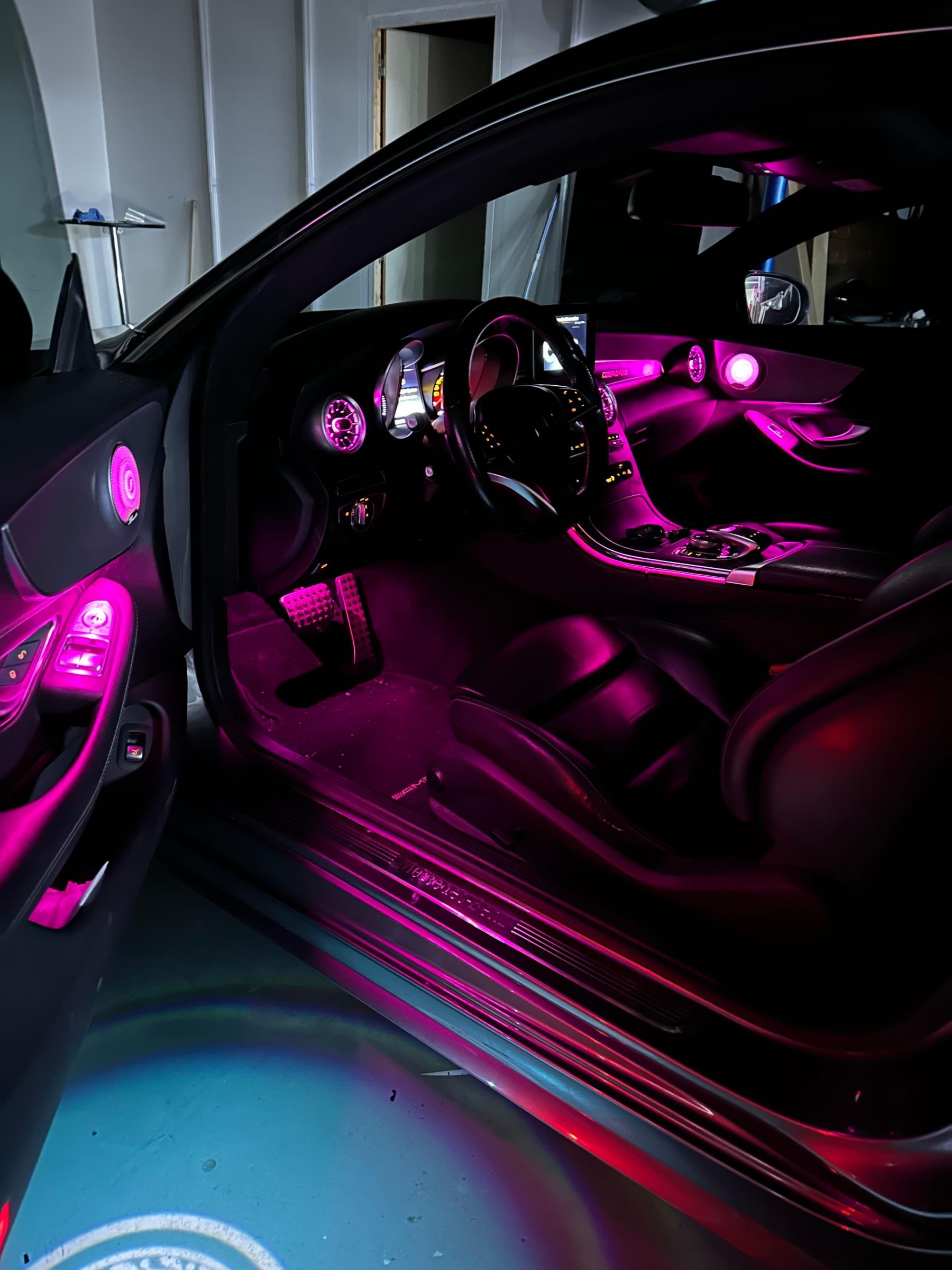 Ambiance LED multizone dans un habitacle